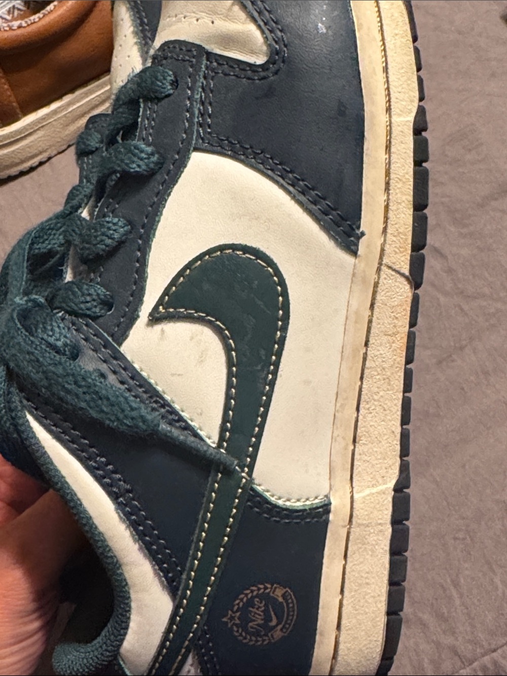 Nike Kids Low-Top Sneakers in Green and Cream - Picture 5 of 5